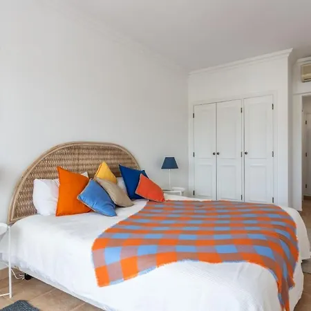 Villa Sleeps 4 With Pool Air Con And Wifi