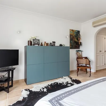 Sleeps 4 With Pool Air Con And Wifi *