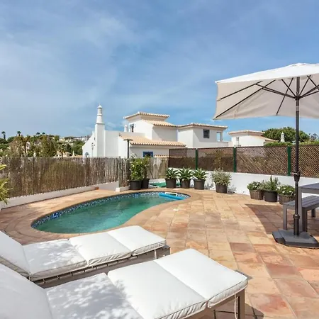 Villa Sleeps 4 With Pool Air Con And Wifi *