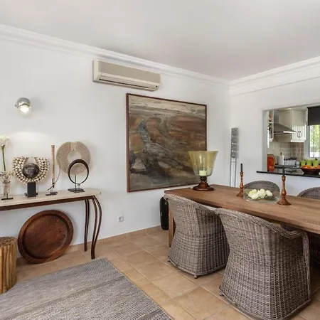Villa Sleeps 4 With Pool Air Con And Wifi *